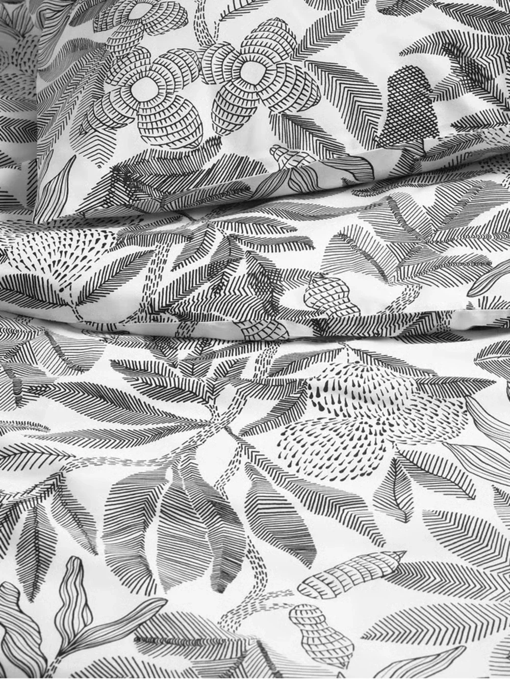 White and Black Floral Duvet Cover Set - Full/Queen